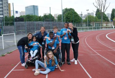 Jeunes collège Rabelais et leurs enseignantes médaillés en Sport Partagé