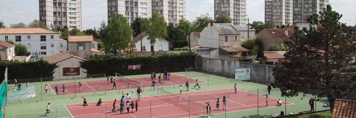 Vue aérienne des terrains de tennis du club de Niort