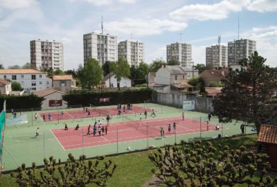 Vue aérienne des terrains de tennis du club de Niort
